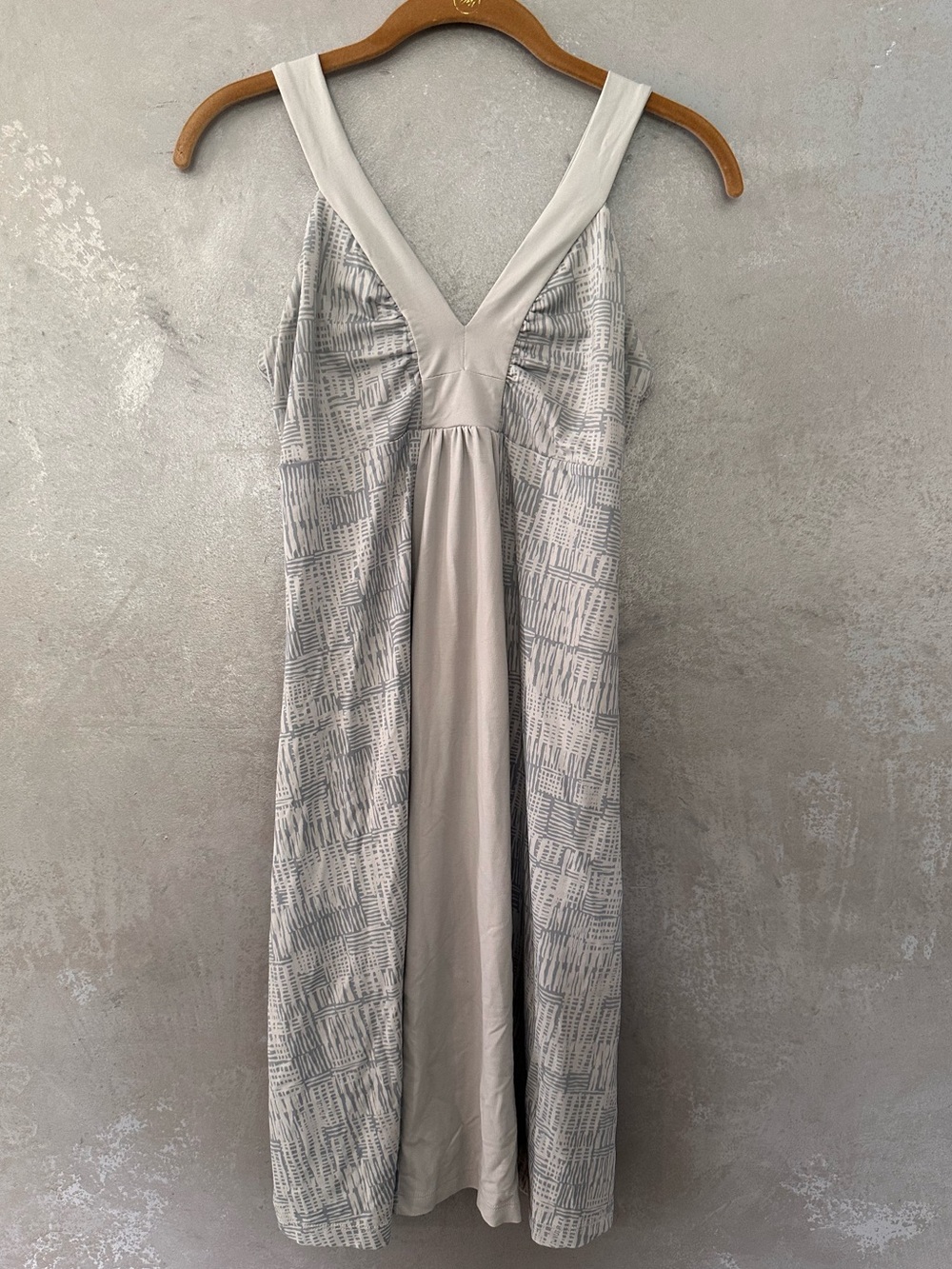 PATAGONIA ATHELIC DRESS GRAY SMALL